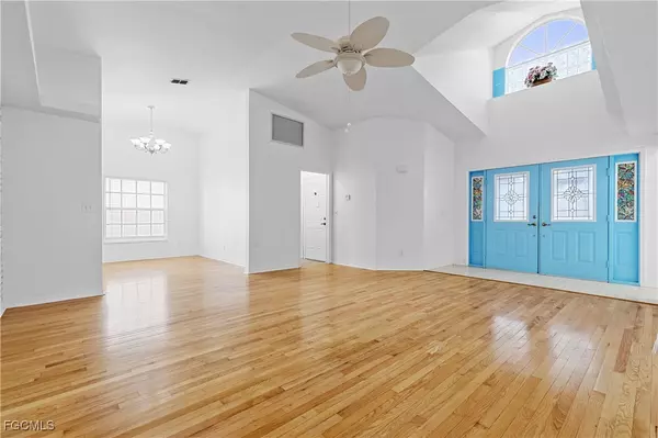 North Fort Myers, FL 33917,3319 Clubview DR