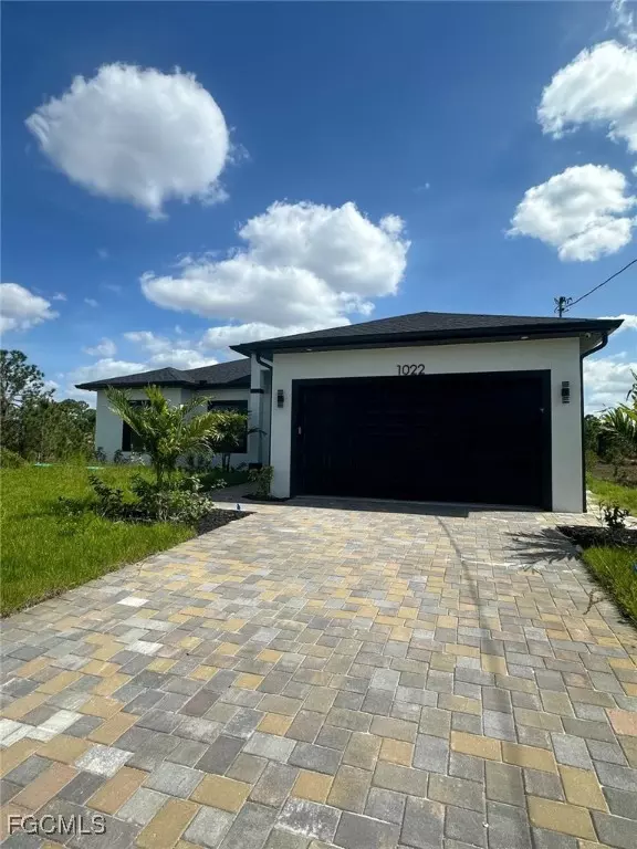 1022 Candlelight DR, Lehigh Acres, FL 33974