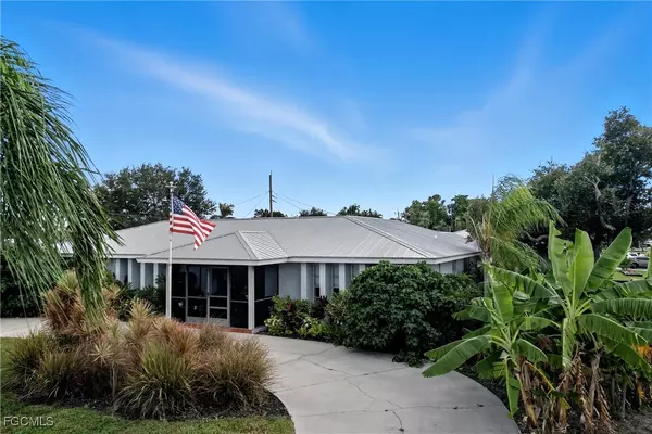 Cape Coral, FL 33904,5205 York CT