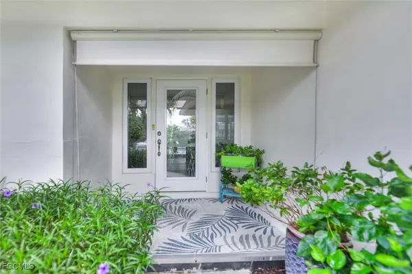 Sanibel, FL 33957,930 Lindgren BLVD