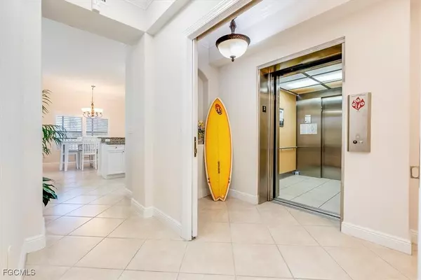 Fort Myers, FL 33908,10060 Lake Cove DR #202