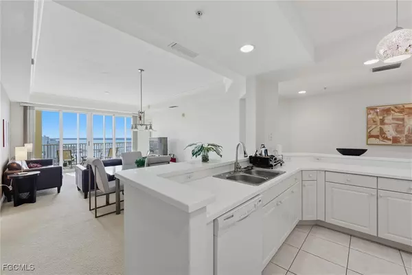 Fort Myers, FL 33916,2743 1st ST #2203