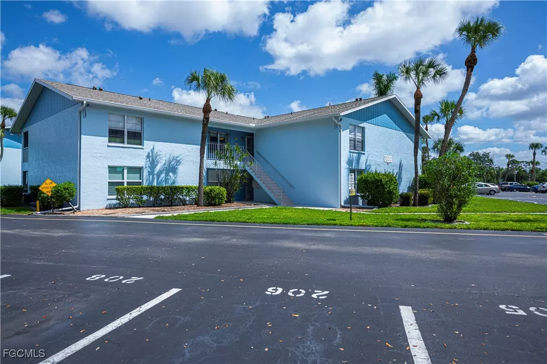 Cape Coral, FL 33909,1100 Pondella RD #206