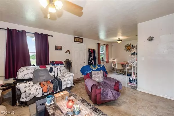 Lehigh Acres, FL 33971,2802 73rd ST W