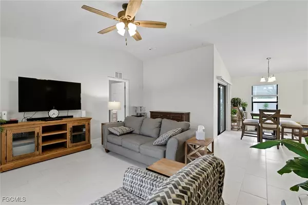 Cape Coral, FL 33991,221 SW 13th CT