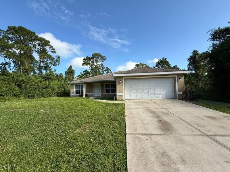 919 Berg ST E, Lehigh Acres, FL 33974