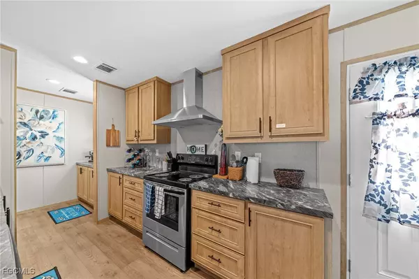 North Fort Myers, FL 33917,372 Santa Fe TRL