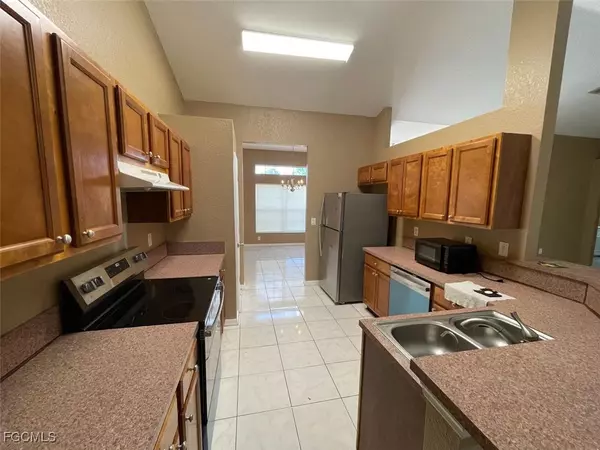 Lehigh Acres, FL 33971,2710 55th ST W