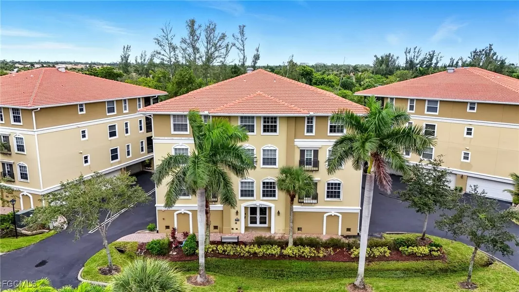 10041 Lake Cove DR #202, Fort Myers, FL 33908