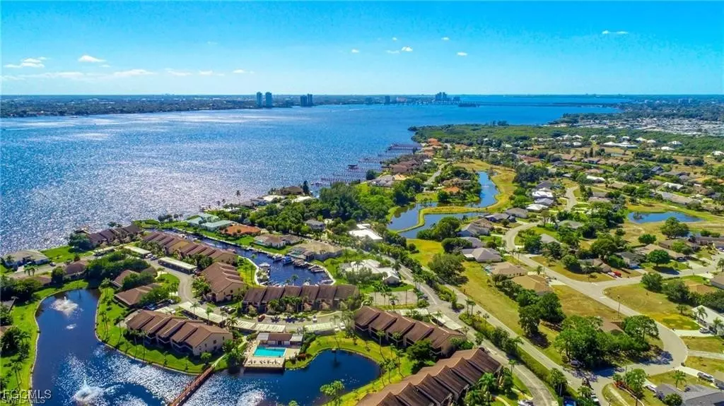 North Fort Myers, FL 33917,15448 Admiralty CIR #10
