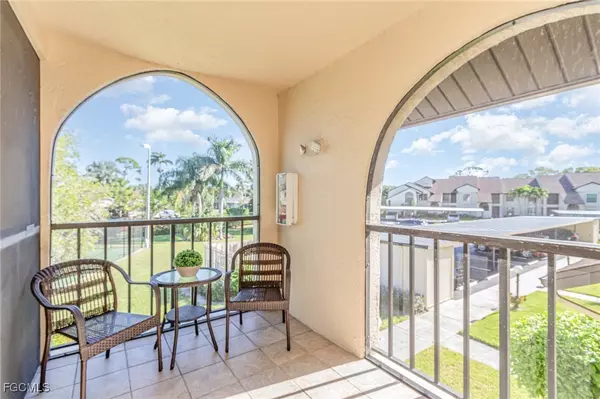 Fort Myers, FL 33919,8382 Charter Club CIR #10