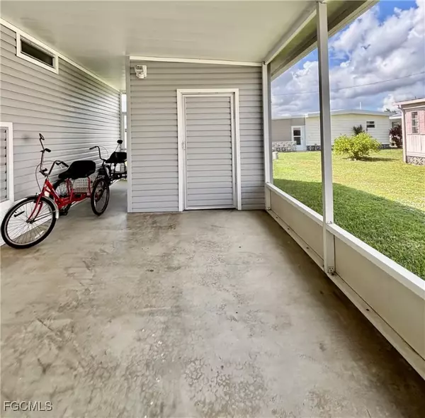 North Fort Myers, FL 33917,511 Pine Tree CT