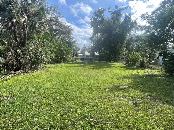 North Fort Myers, FL 33903,348 Capitol ST