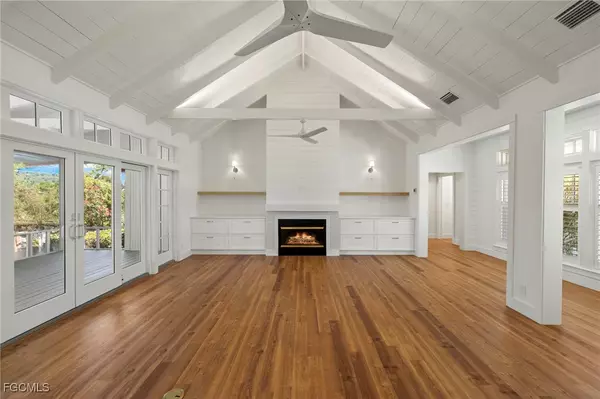 Sanibel, FL 33957,1517 Sand Castle RD