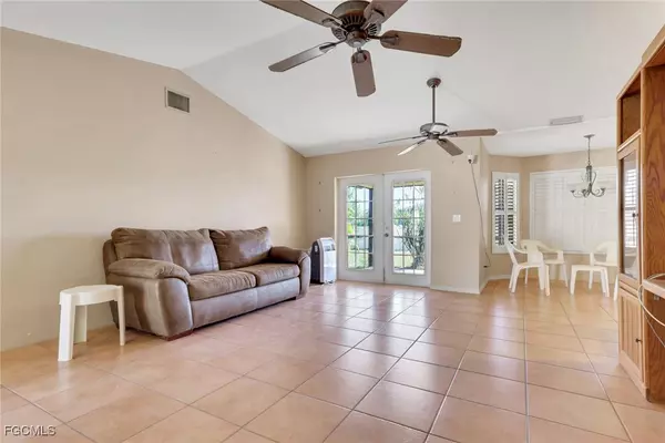 Cape Coral, FL 33914,2102 SW 49th ST