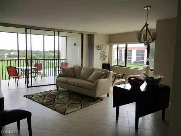 4160 Steamboat BND E #403, Fort Myers, FL 33919
