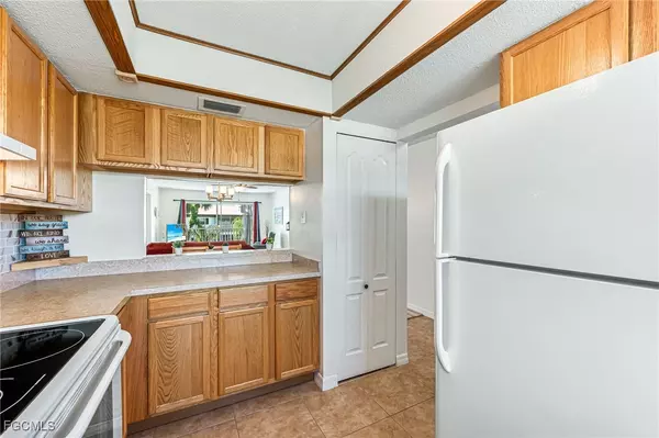 North Fort Myers, FL 33917,7049 New Post DR #7