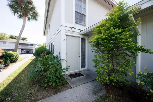 3291 Royal Canadian TRCE #2, Fort Myers, FL 33907
