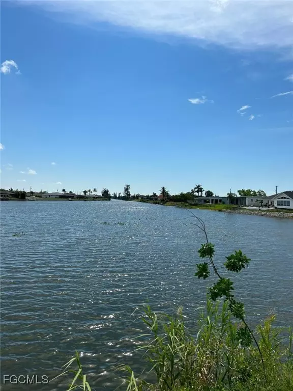 Cape Coral, FL 33909,824 NE 6th AVE