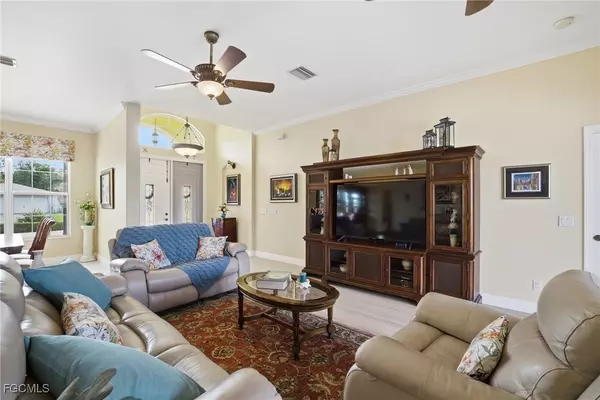 Cape Coral, FL 33990,622 SE 8th PL