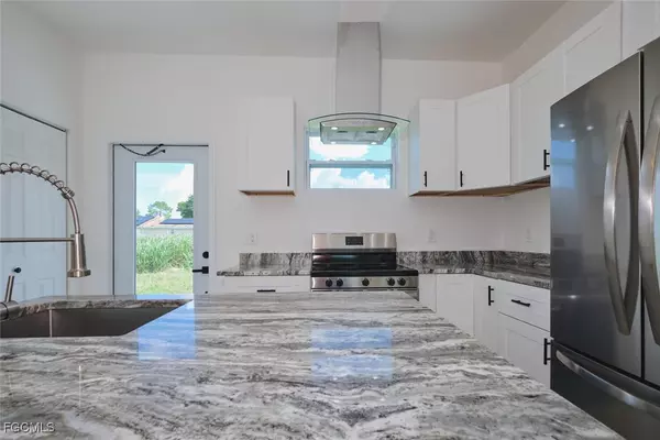 Alva, FL 33920,23031 Roundtree AVE