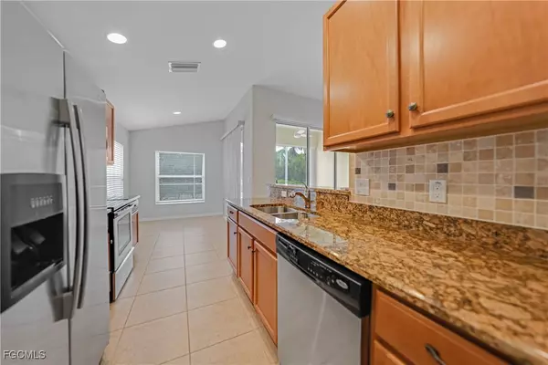 Cape Coral, FL 33991,2457 Hopefield CT