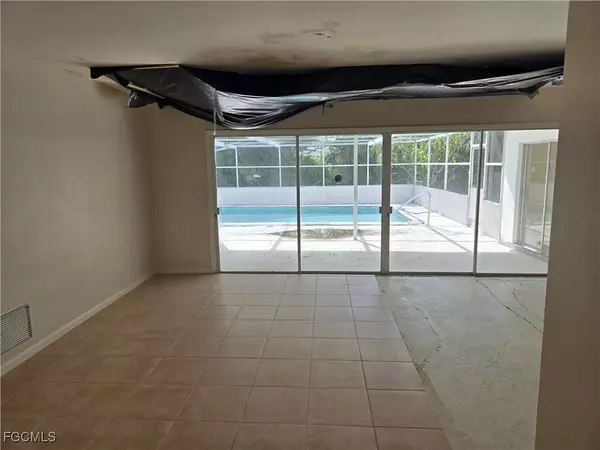 Cape Coral, FL 33904,1750 Bikini CT