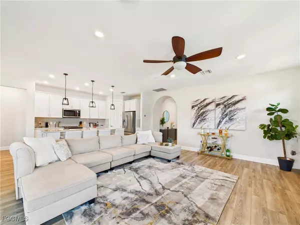 Estero, FL 33928,19563 Utopia LN