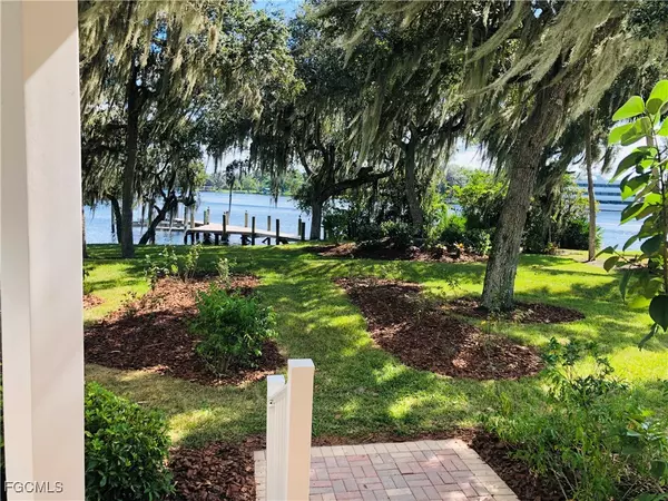 16470 Oakview CIR, Alva, FL 33920