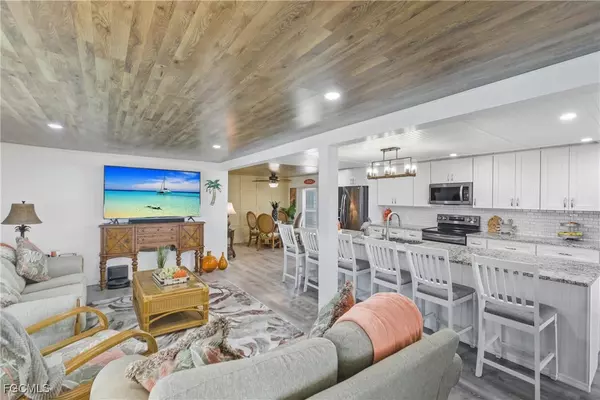 North Fort Myers, FL 33917,5517 Sir Walter WAY