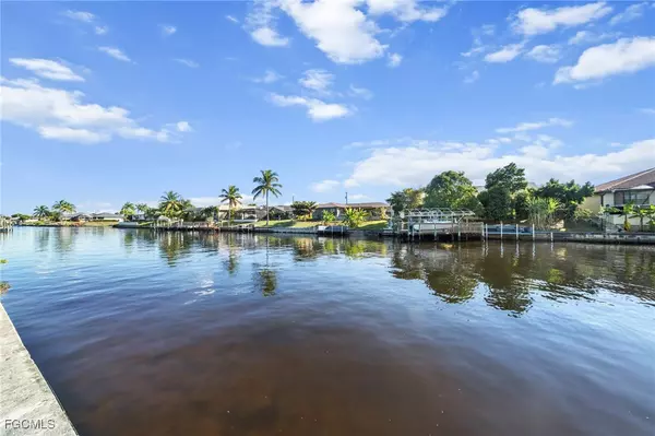 914/916 SE 14th TER, Cape Coral, FL 33990