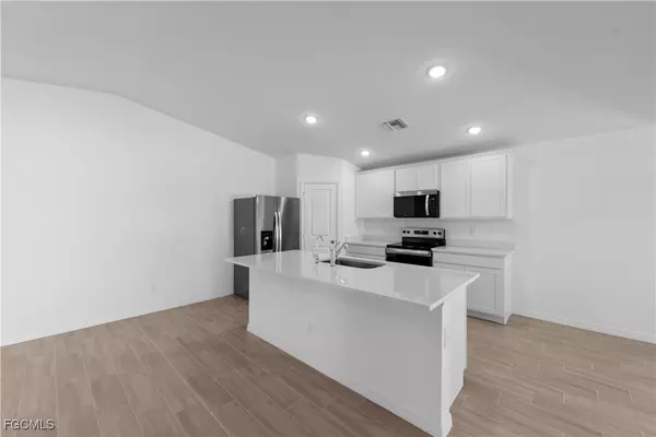 Cape Coral, FL 33993,32 NW 24th TER