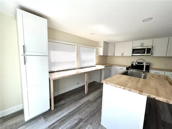 North Fort Myers, FL 33917,19381 Durrance RD