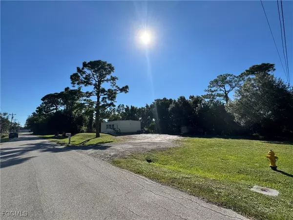 North Fort Myers, FL 33903,1385 Touchstone RD