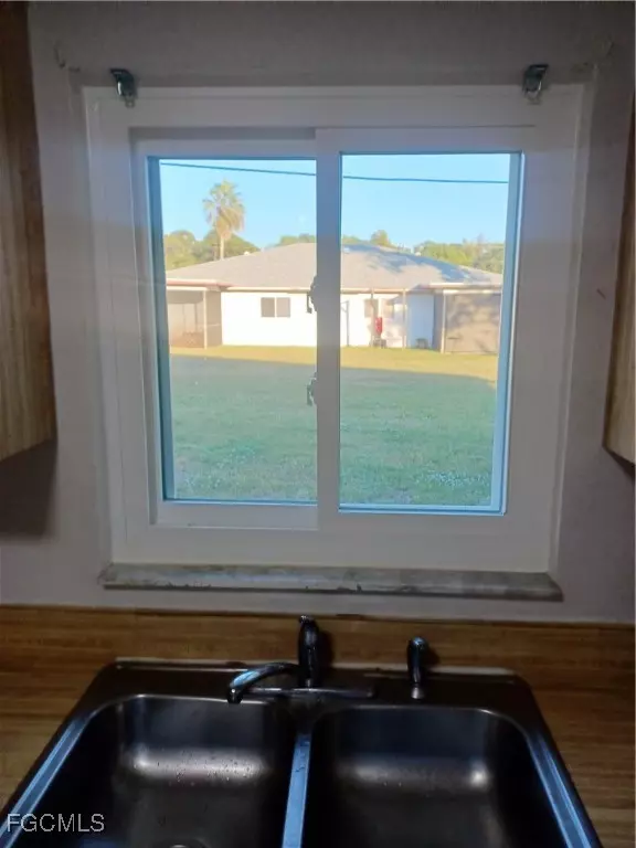 Cape Coral, FL 33990,937 SE 23rd PL #1-5