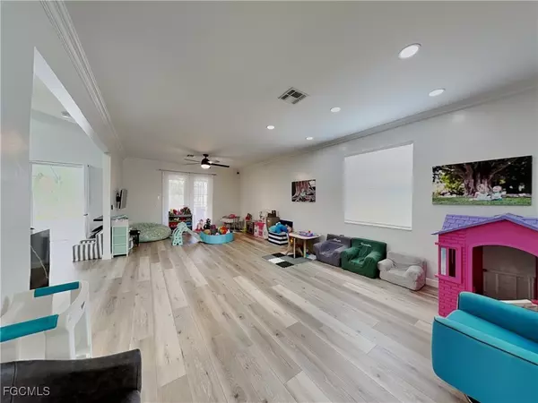 Estero, FL 33928,21596 Berwhich RUN