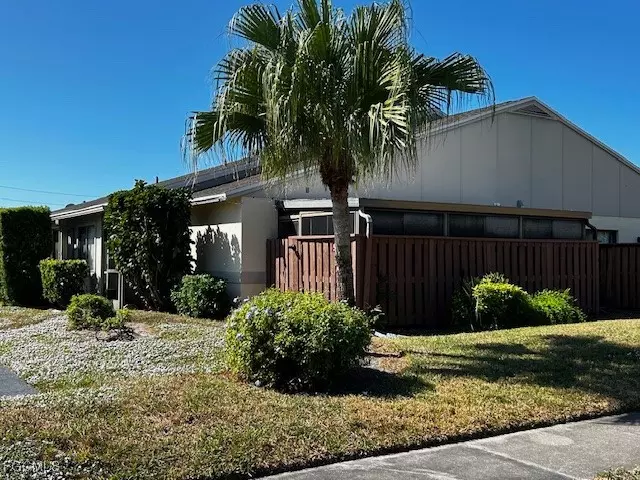 Fort Myers, FL 33919,5270 Cedarbend DR #1