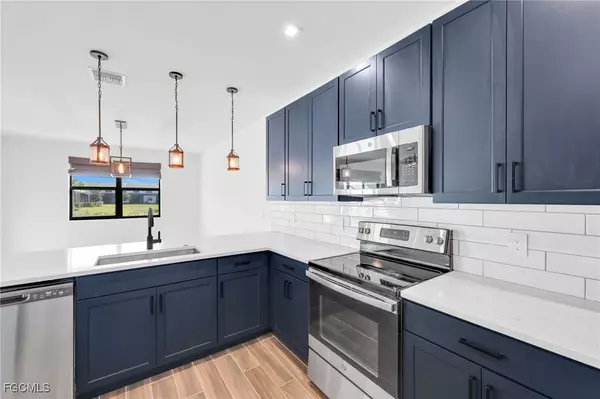 Naples, FL 34119,7584 Carnegie WAY