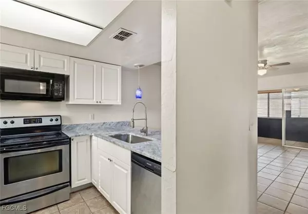 Cape Coral, FL 33990,608 SE 6th ST #F