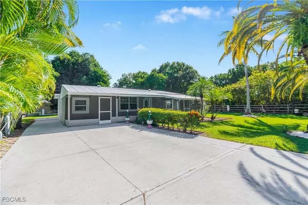 Fort Myers, FL 33905,327 Montgomery AVE