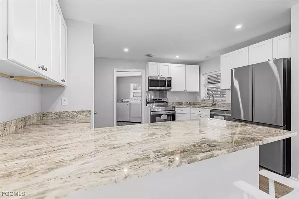 Fort Myers Beach, FL 33931,2 Fairview BLVD