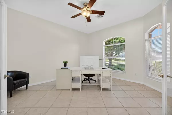 Cape Coral, FL 33990,1928 SE 20th LN