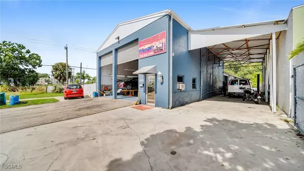 Fort Myers, FL 33907,1901 Dana DR