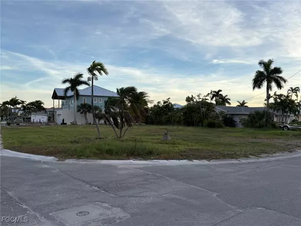 Fort Myers Beach, FL 33931,264 Albatross ST