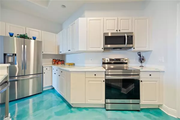 Fort Myers, FL 33916,2743 1st ST #304