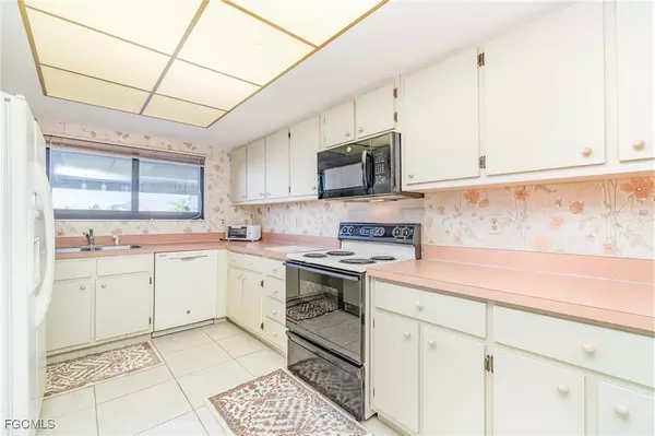 Cape Coral, FL 33904,511 SE 43rd ST #105