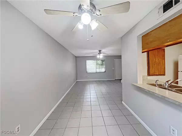 Fort Myers, FL 33919,6635 Warwick CIR #8