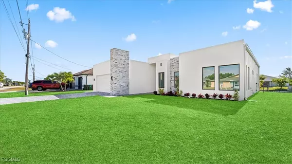 Cape Coral, FL 33990,526 SE 4th ST