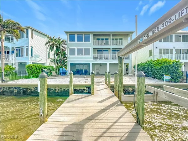 Fort Myers Beach, FL 33931,383 Seminole WAY