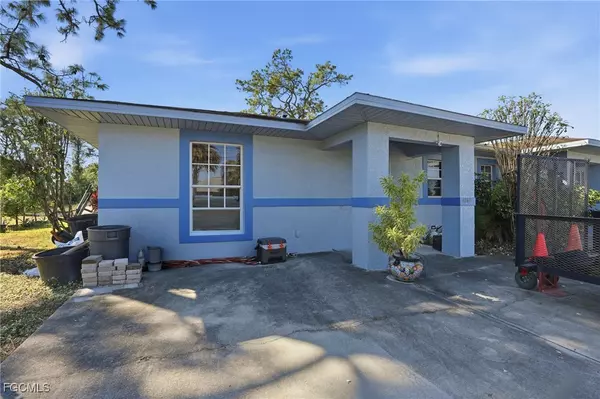 Lehigh Acres, FL 33973,4741/4743 27th ST SW